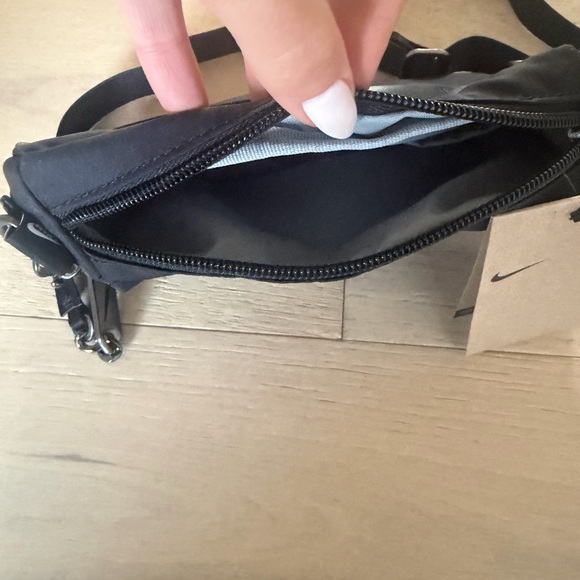 Nike Black Crossbody Bag NEW with tags - Picture 6 of 9